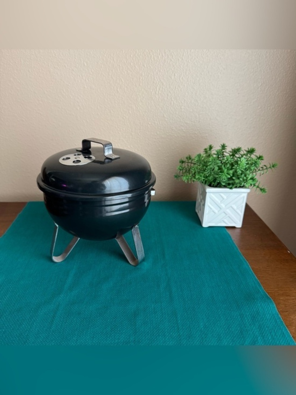 Berry Direct Miniature novelty black metal tabletop BBQ